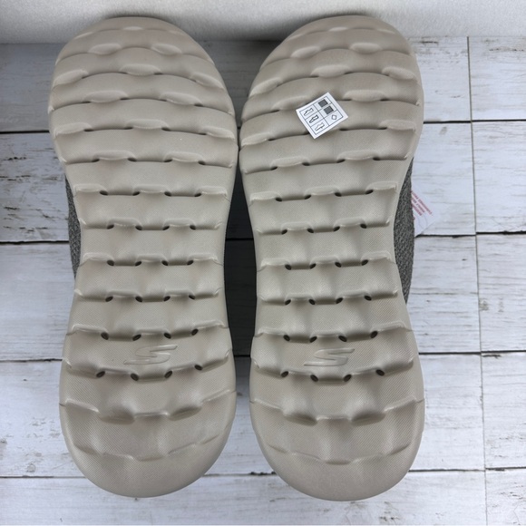 Men’s Skechers Go Walk Max Size 13 Hands Free Slip In Memory Foam Taupe New Box - Picture 3 of 12